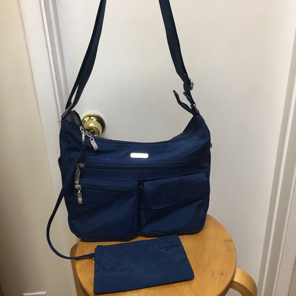BAGGALLINI Everywhere Crossbody Bag with RFID Wristlet - Picture 3 of 10